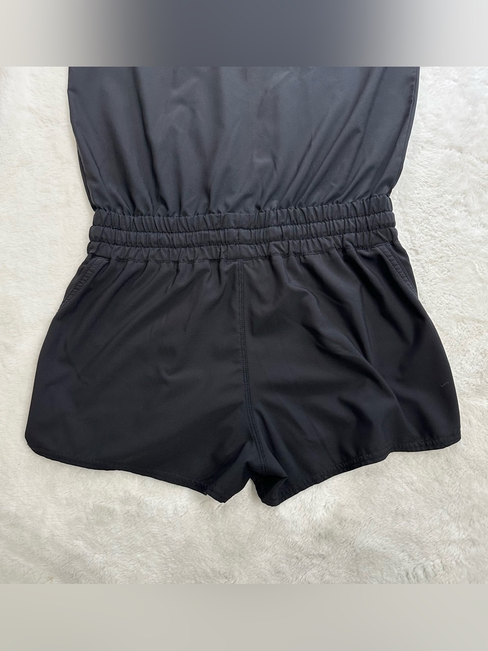Vuori Clementine Romper Black Size Small Great Condition - Picture 7 of 12